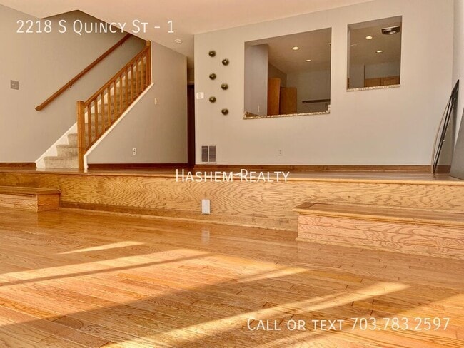 Building Photo - 2218 S Quincy St