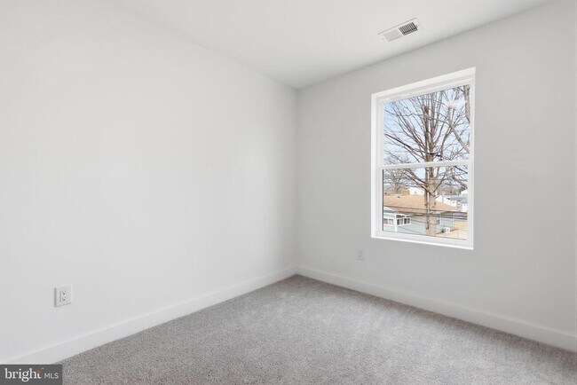 Building Photo - 31 Swan Ln