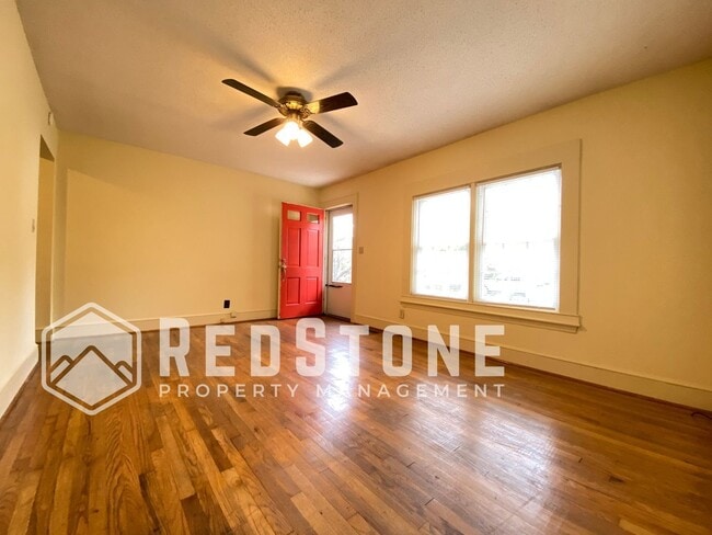 Building Photo - 219 W Summerbell Ave