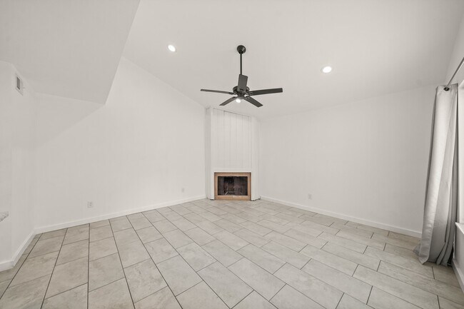 Building Photo - 4428 Stanford Ct