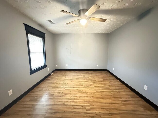 Building Photo - 268 E Loudon Ave
