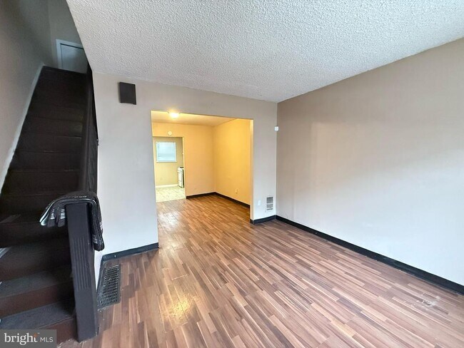 Building Photo - 2219 Winton St