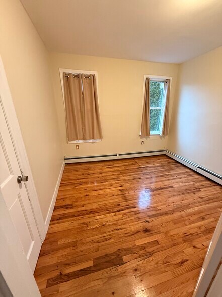 Building Photo - 292 Knight St