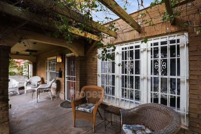 Building Photo - 718 W Roosevelt St