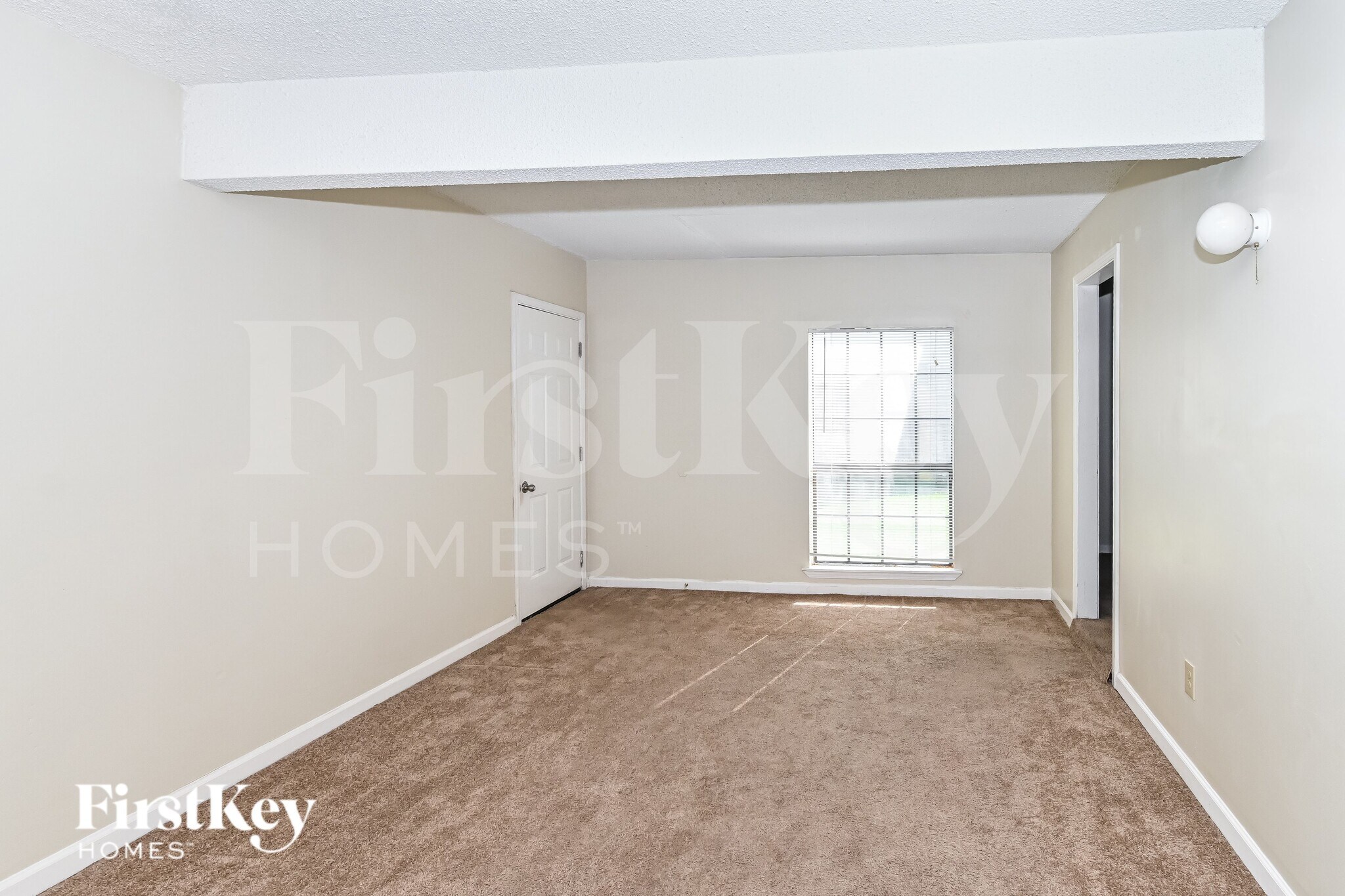 Building Photo - 2101 Hornsby Cove