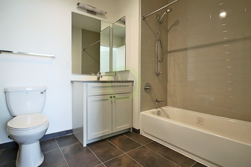 Building Photo - 824 N Milwaukee Ave