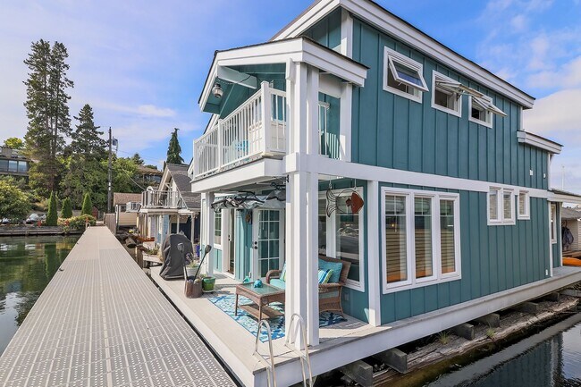 Building Photo - Portage Bay Floating Home
