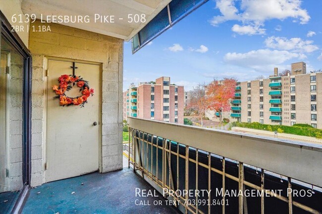 Building Photo - Beautiful Two Bedroom Condo- All Utilities...