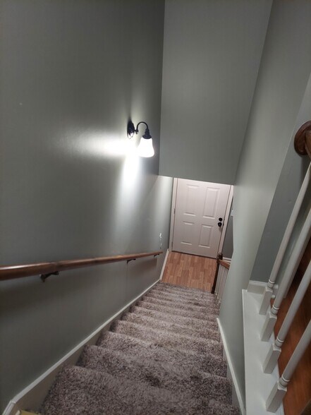 Stairway - 114 Eveningside Dr