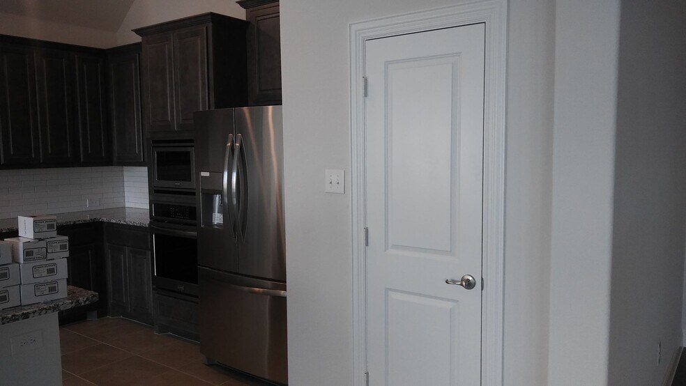 Kitchen - 4210 Stableglen Dr