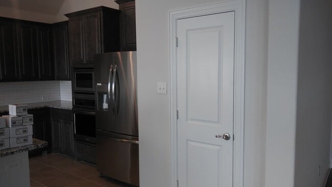 Kitchen - 4210 Stableglen Dr