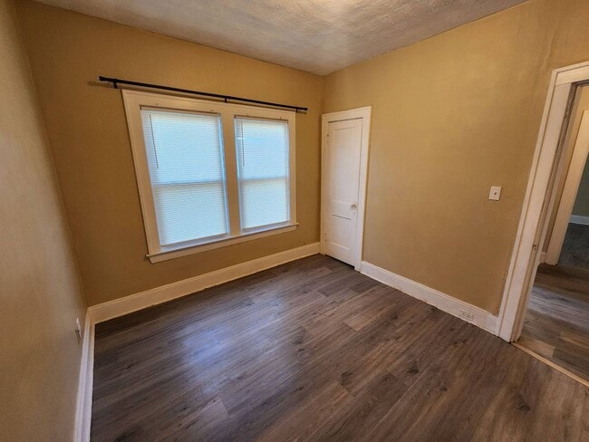 Building Photo - 15816 Grovewood Ave