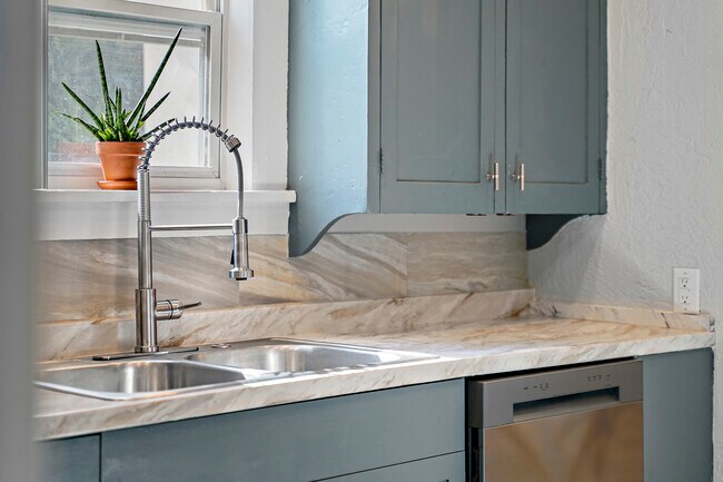 Building Photo - 2560 4th Ave S