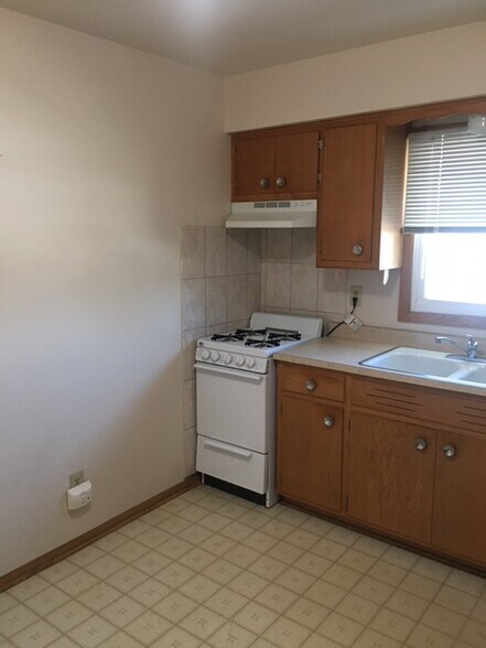 Kitchen - 6907 W Arthur Ave