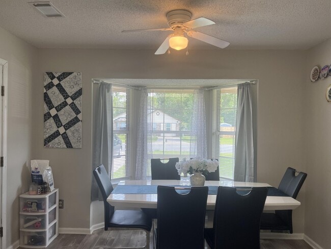 Building Photo - 863 Lyndsi Ln