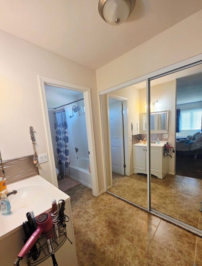 Building Photo - $5,500 - Beautiful 3BR/2BA Home on ? Acre ...