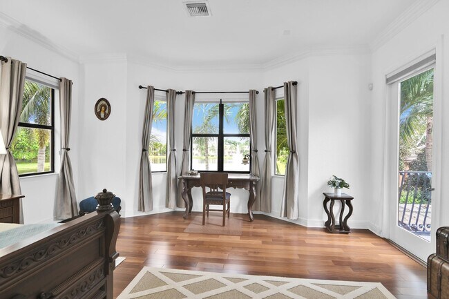 Building Photo - 10703 Versailles Blvd