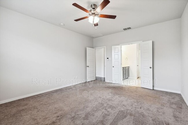 Building Photo - 1833 Meadow Trail Ln