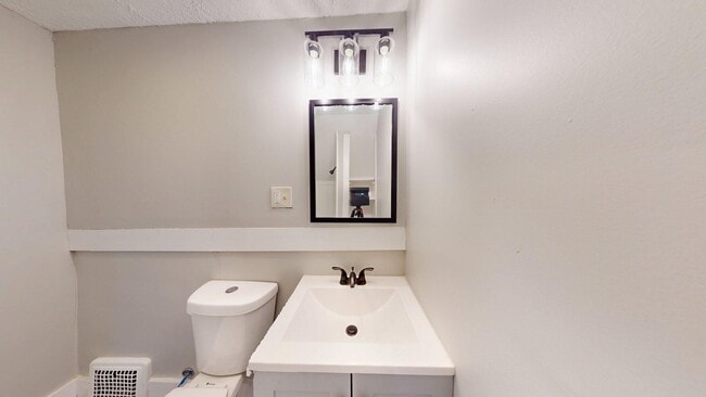 Building Photo - Cudell Area - 3 Bedroom - 1 Bath - Single ...
