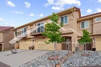 Building Photo - Stylish Townhouse 2bed / 2bath, 2 car garage and AC in Gated Community Near Powers Corridor