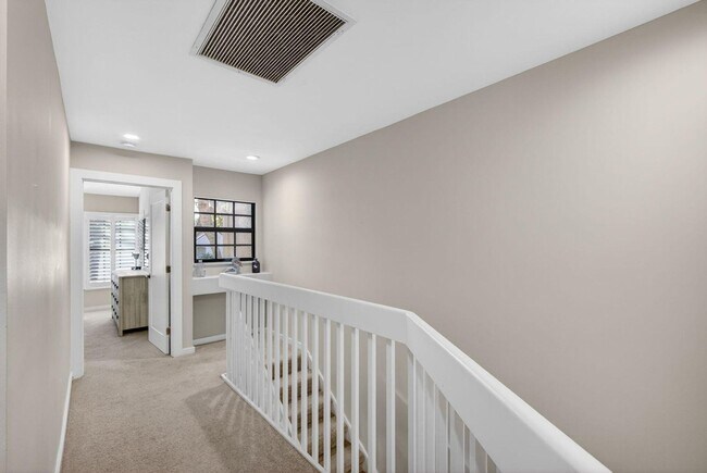 Building Photo - 2320 Treasure Isle Dr