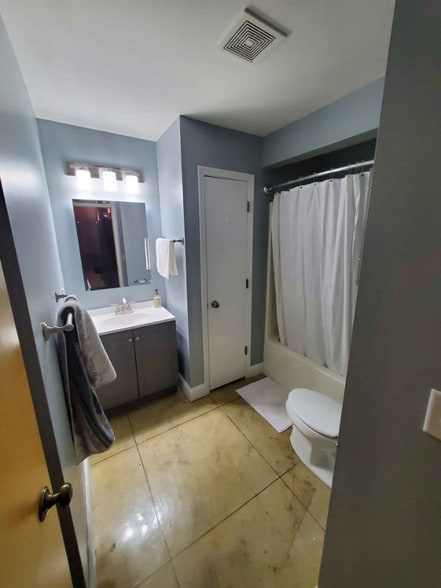 Building Photo - 773 N Water St