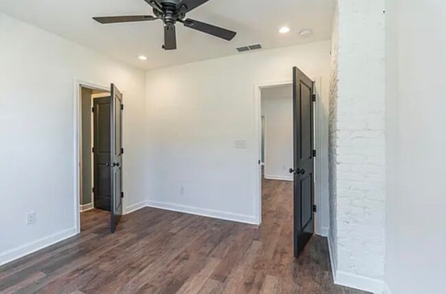 Building Photo - Fully Renovated 2BR/2BA with Garage – Walk to West Sixth & Legacy Trail