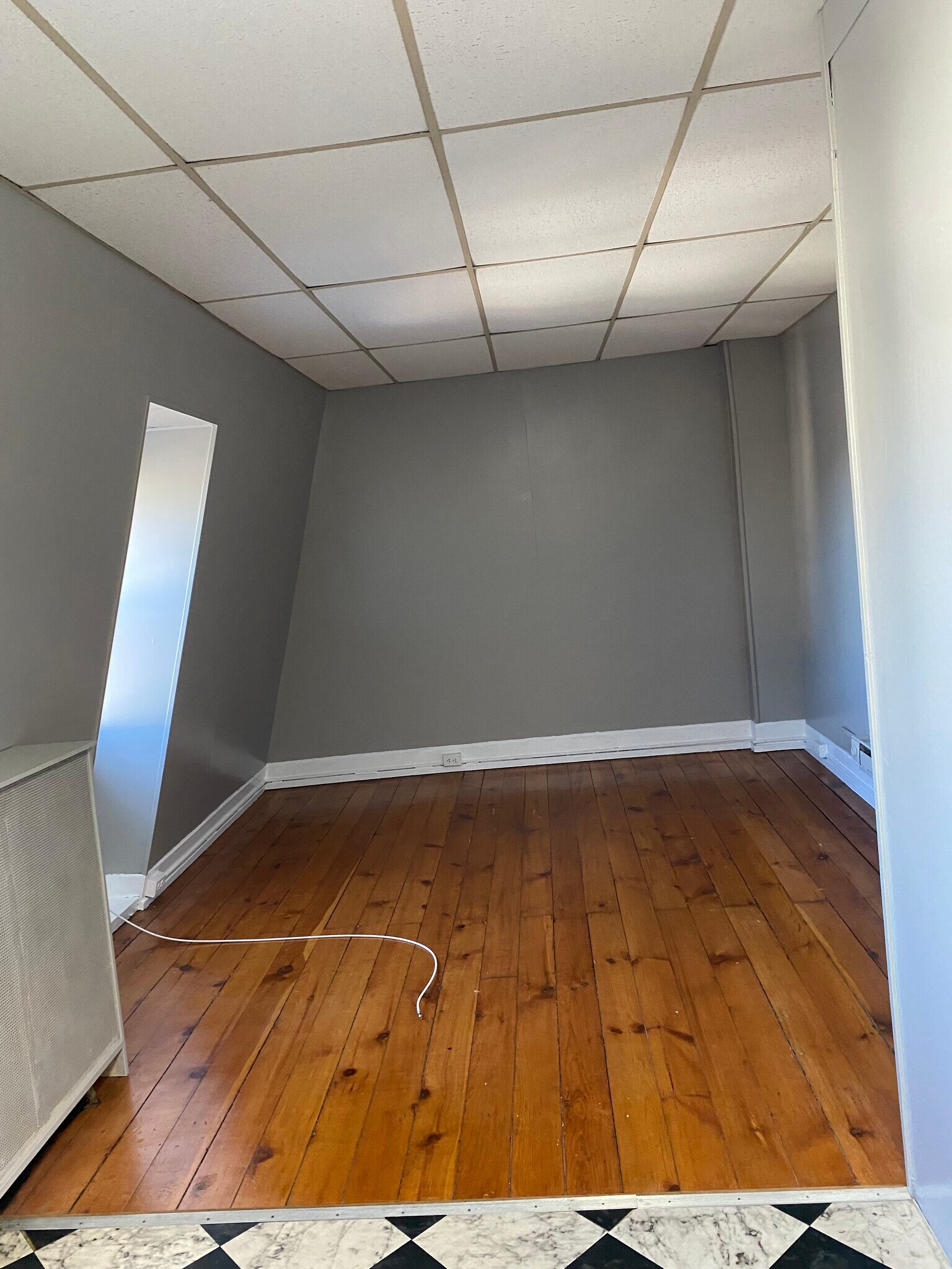 Living Room - 18 E Main St