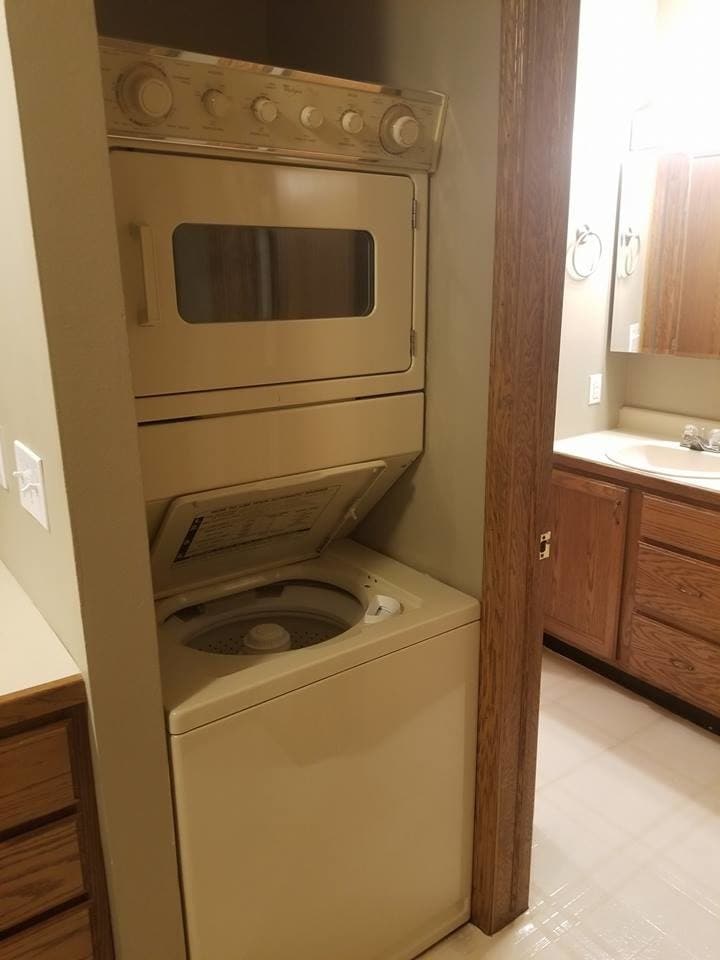 Washer/Dryer - 1208 Koestner St