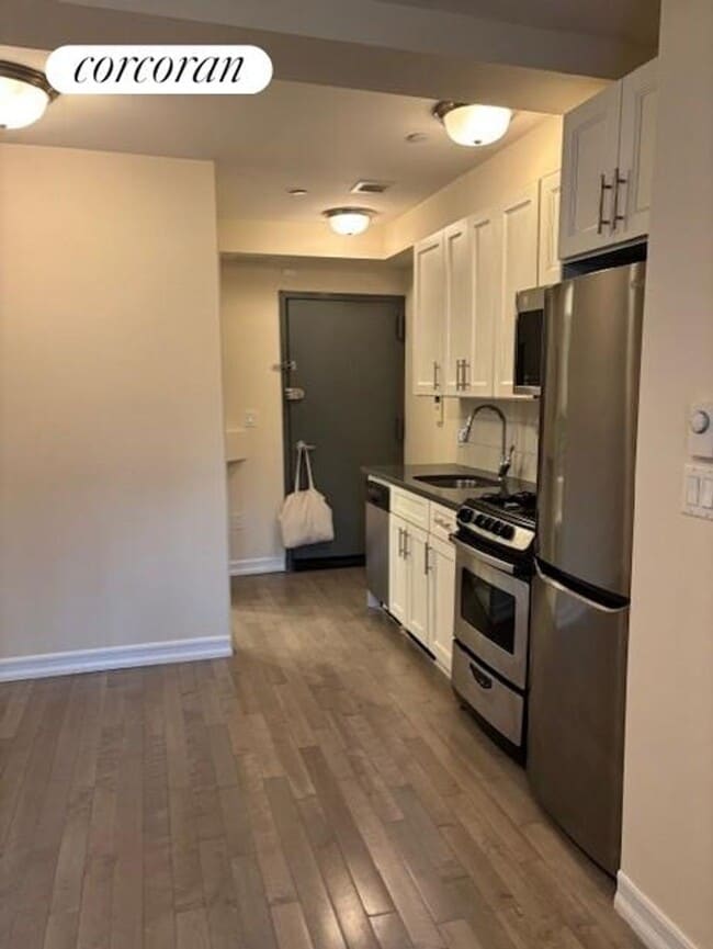 Building Photo - 821 9th Ave