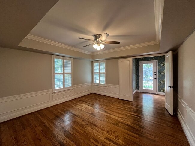 Building Photo - UPDATED HOME IN LAMAR PARK!!
