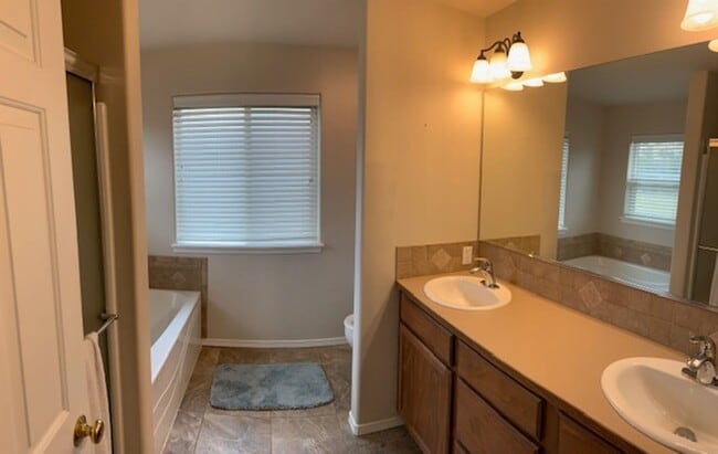 Building Photo - $3,495 / 4br - 3600ft2 - Exqusite, executi...