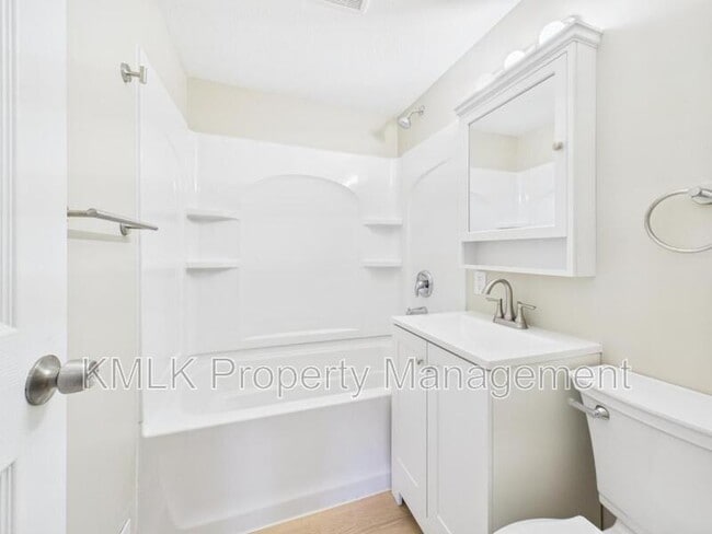 Building Photo - 9042 Maple Grove Rd