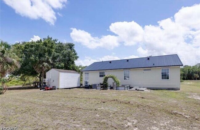 Building Photo - 2040 S Montana Cir