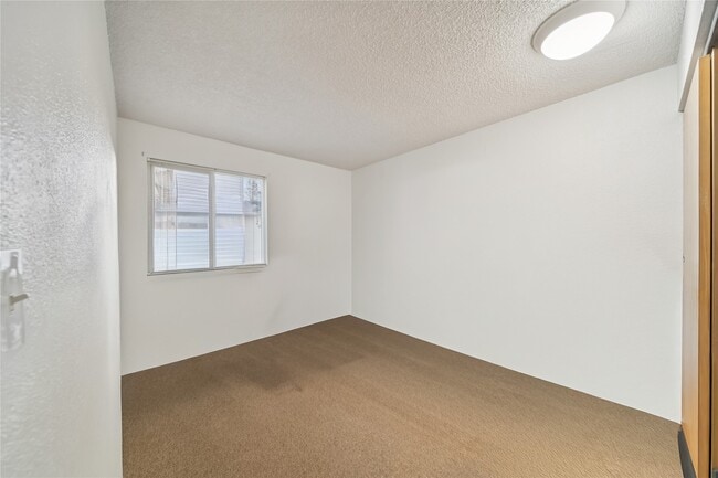 Building Photo - 424 E Dogwood Ave