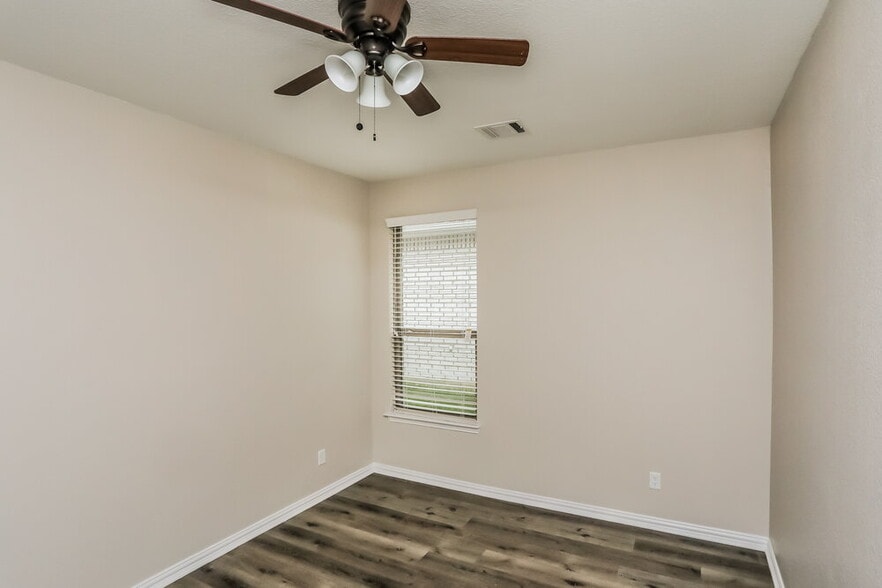 Building Photo - 220 Watson St