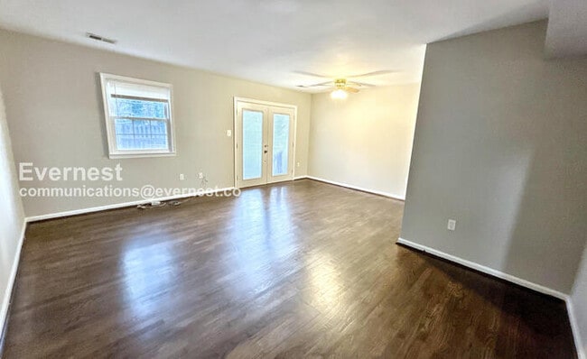 Building Photo - 2058 Mayflower Dr