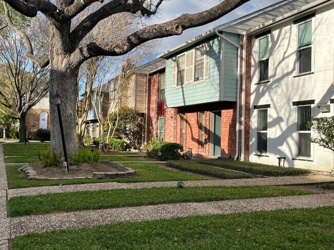 Primary Photo - 9463 Fondren Rd