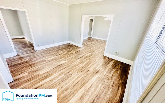 Building Photo - 888 Looney Ave