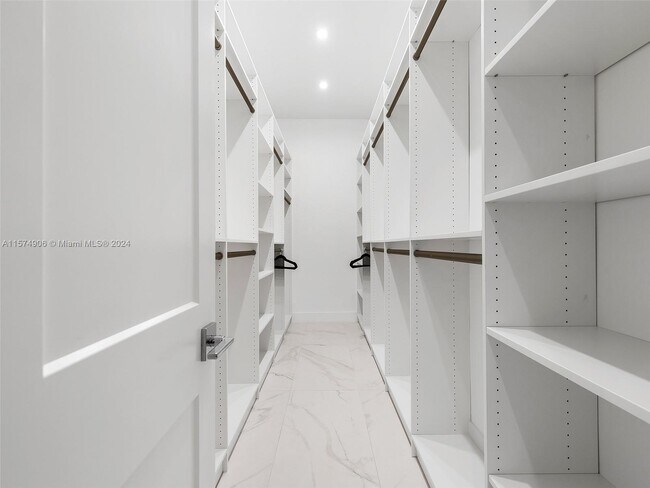 Building Photo - 1484 SW 32nd St