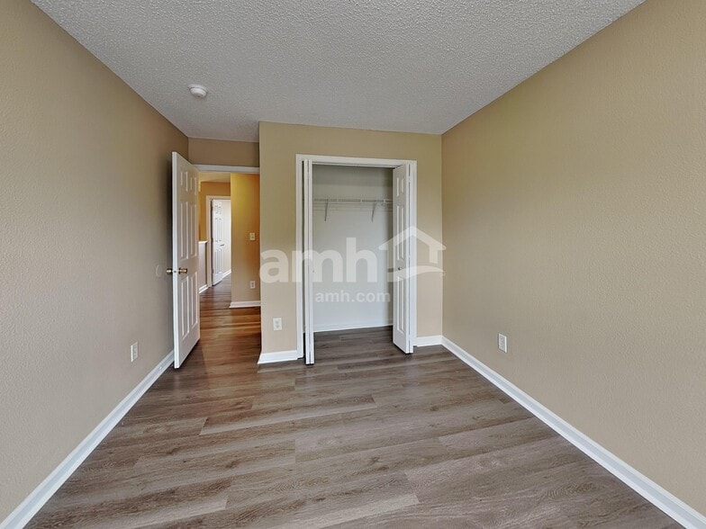 Building Photo - 635 Cloverfield Ln