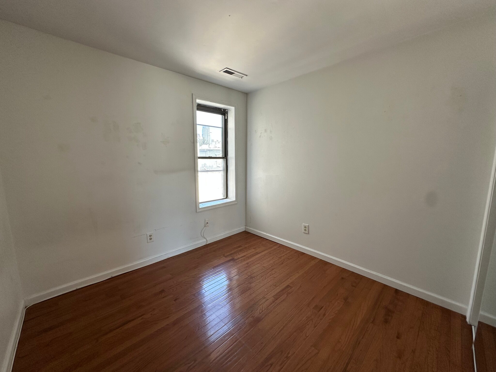 Building Photo - 2333 Catharine St