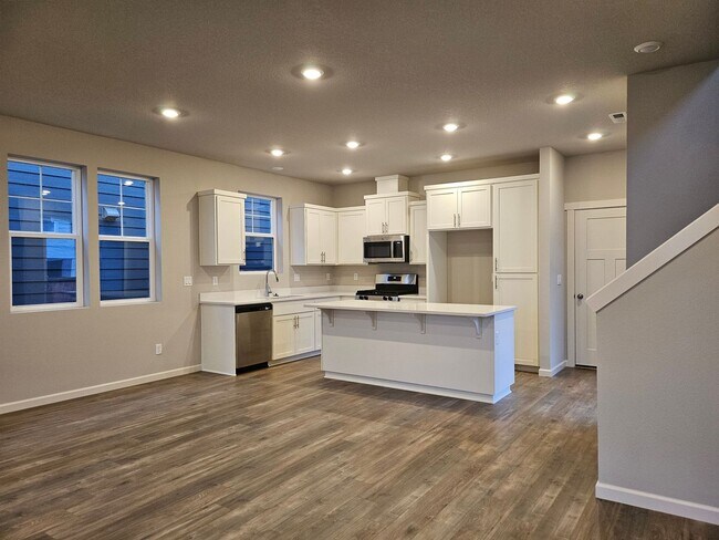 Building Photo - Stunning 4-Bedroom Corner-Lot Home with Expansive Backyard in Reeds Crossing
