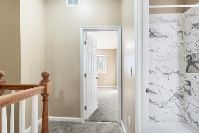 Building Photo - 424 S Eden St