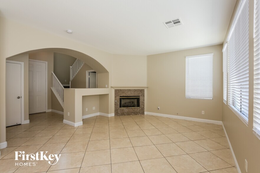 Building Photo - 1828 W Hammer Ln