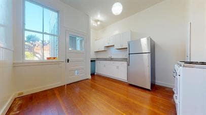 Building Photo - Beautiful 2 Bedroom 1 Bathroom with backya...