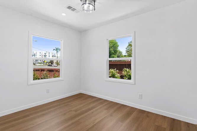 Building Photo - 5554 Radford Ave