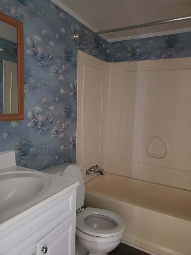 Building Photo - Ready to Move in