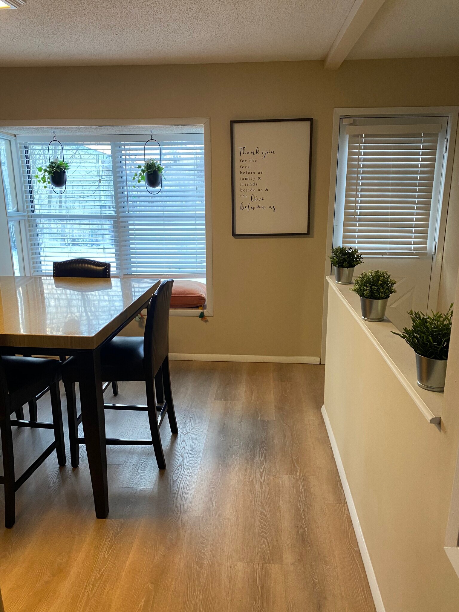 eat in area in kitchen - 602 Woodcrest Blvd