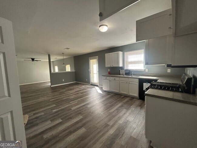 Building Photo - 6263 Shell Dr SW